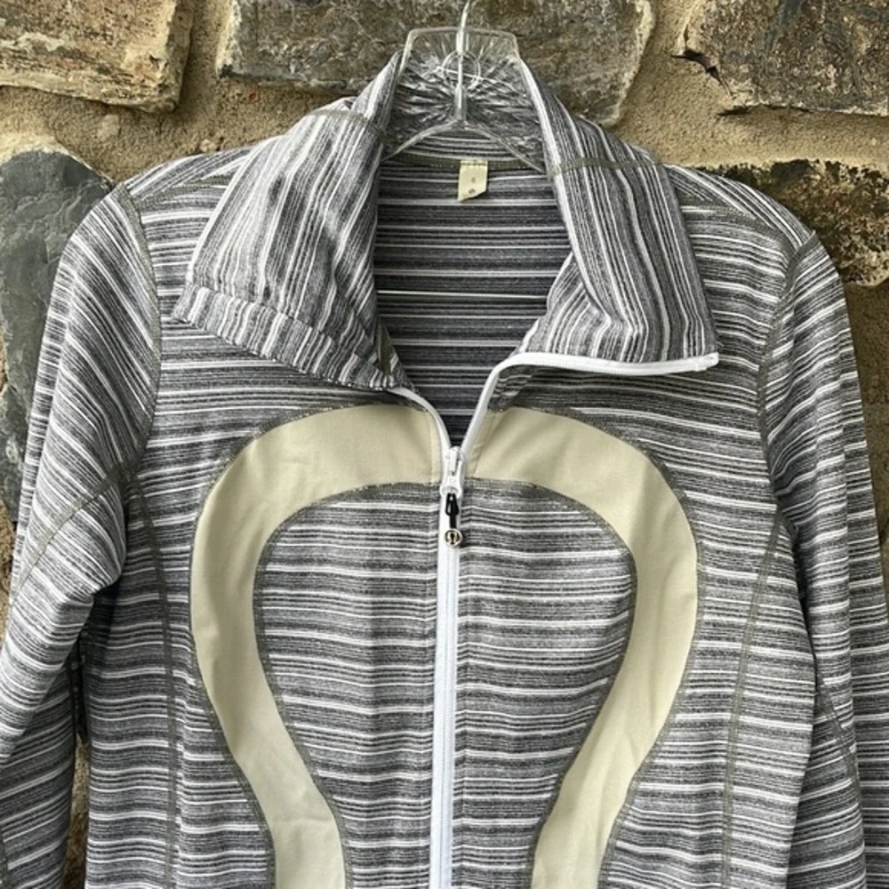 Lululemon Athletica In Stride Full Zip Jacket in Charcoal Stripes & Ivory Size 6